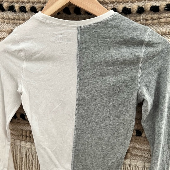 Hollister Gray and White Baby Tee - Picture 6 of 6